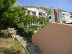 Apartments with a parking space Pisak, Omis - 1009